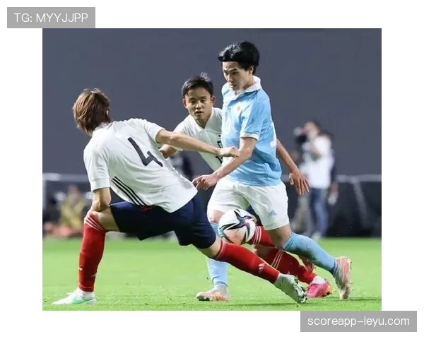 里尔队边路进攻犀利，持续施压展现强大攻击力