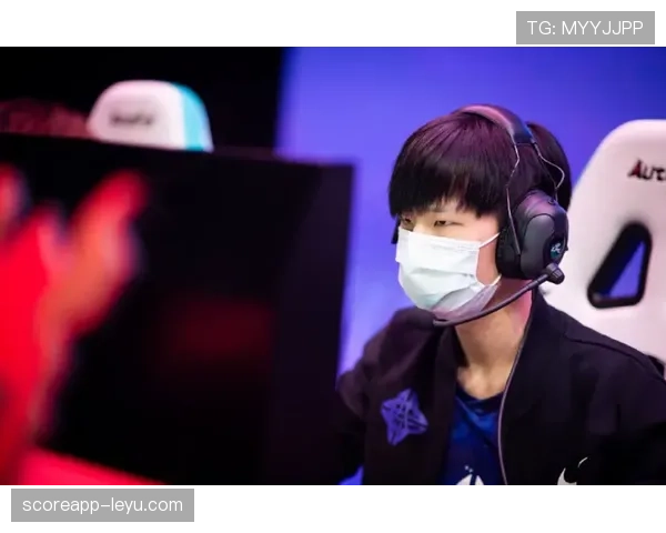 拉菲尼亚状态回暖,战术适配性提升为球队注入新进攻活力 拉菲尼亚状态回暖,战术适配性提升为球队注入新进攻活力