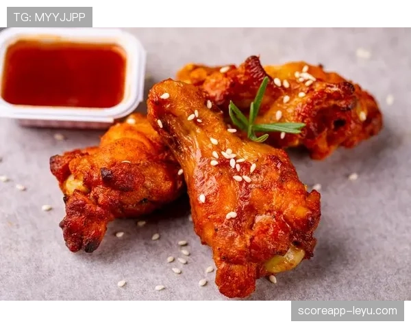 廖秋云训练完啃鸡腿那一下，真把自律和馋嘴焊一块了